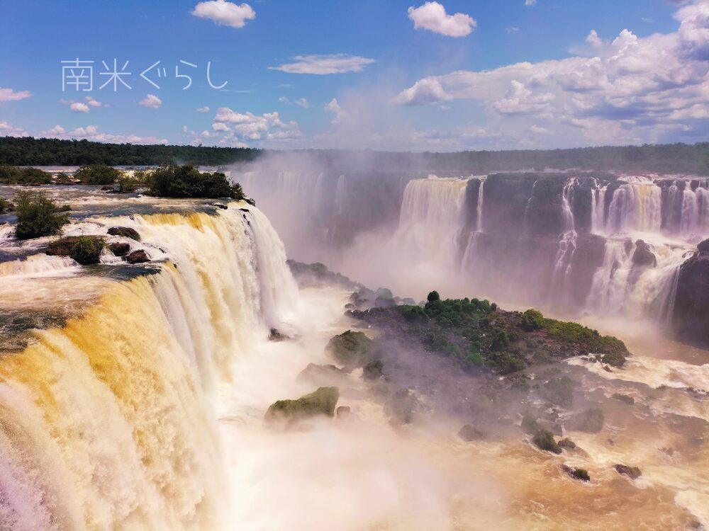 ブラジル側から眺めるイグアスの滝