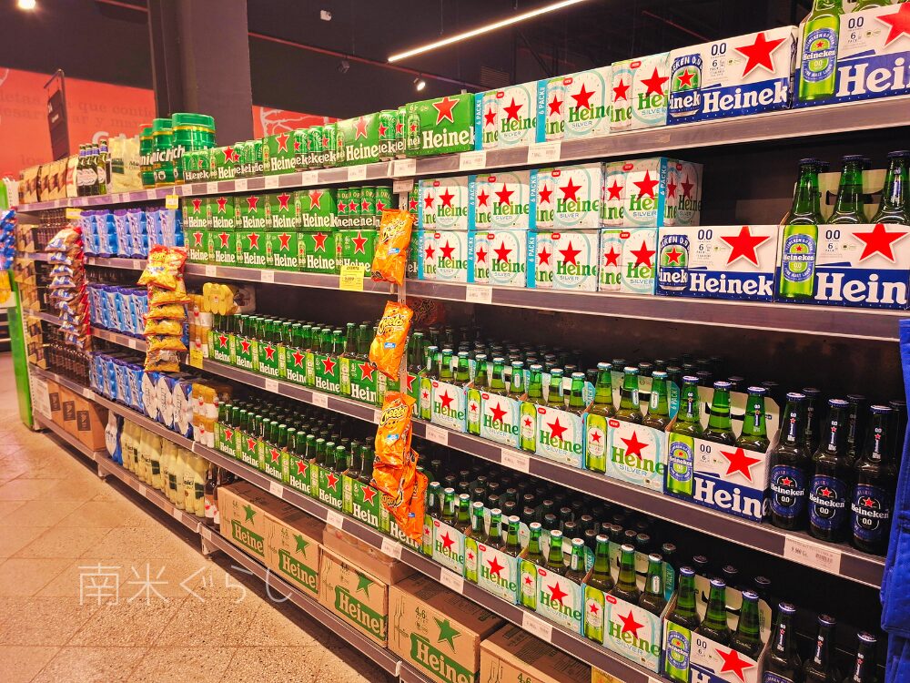 パラグアイのスーパーマーケットにあるビールコーナー。